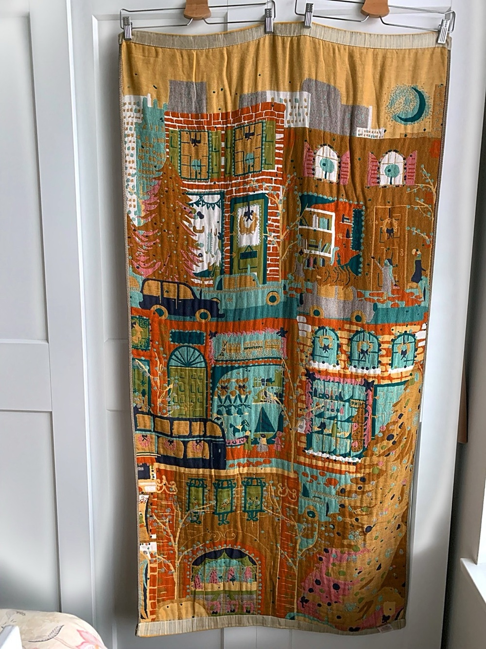 Lila&Jack 2x Holiday Cityscape Decorative Throw or bath towel home decoration - Picture 3 of 7